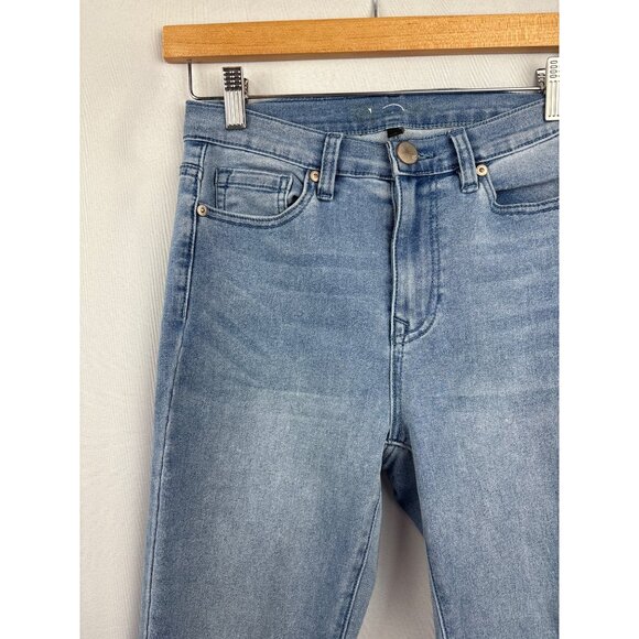 Women’s DG2 Size 2 Light Washed Blue Skinny Jeans - Picture 2 of 6